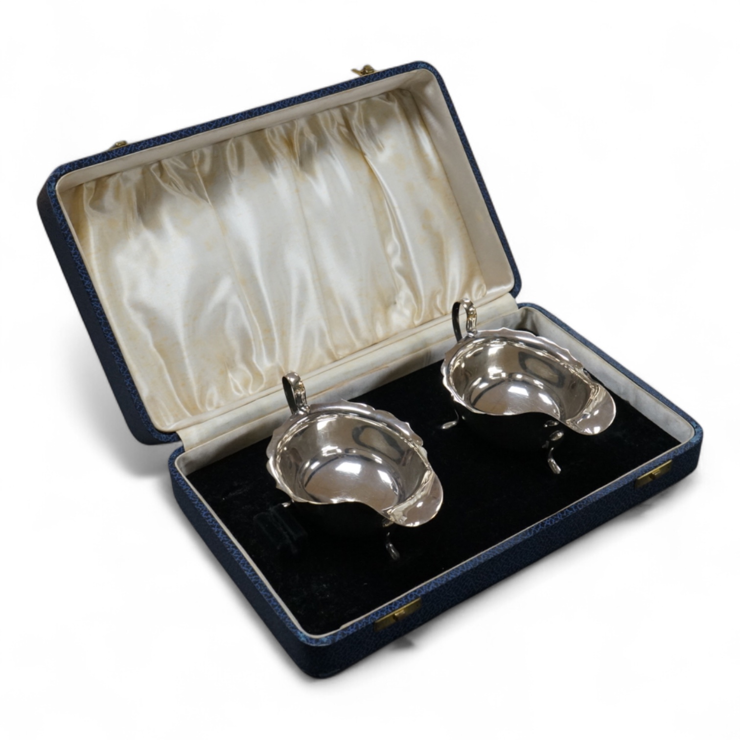 A pair of George VI silver sauce boats, maker, ENC, Sheffield, 1937, in fitted case (lacking sauce ladles?), length 14.6oz, 7oz.